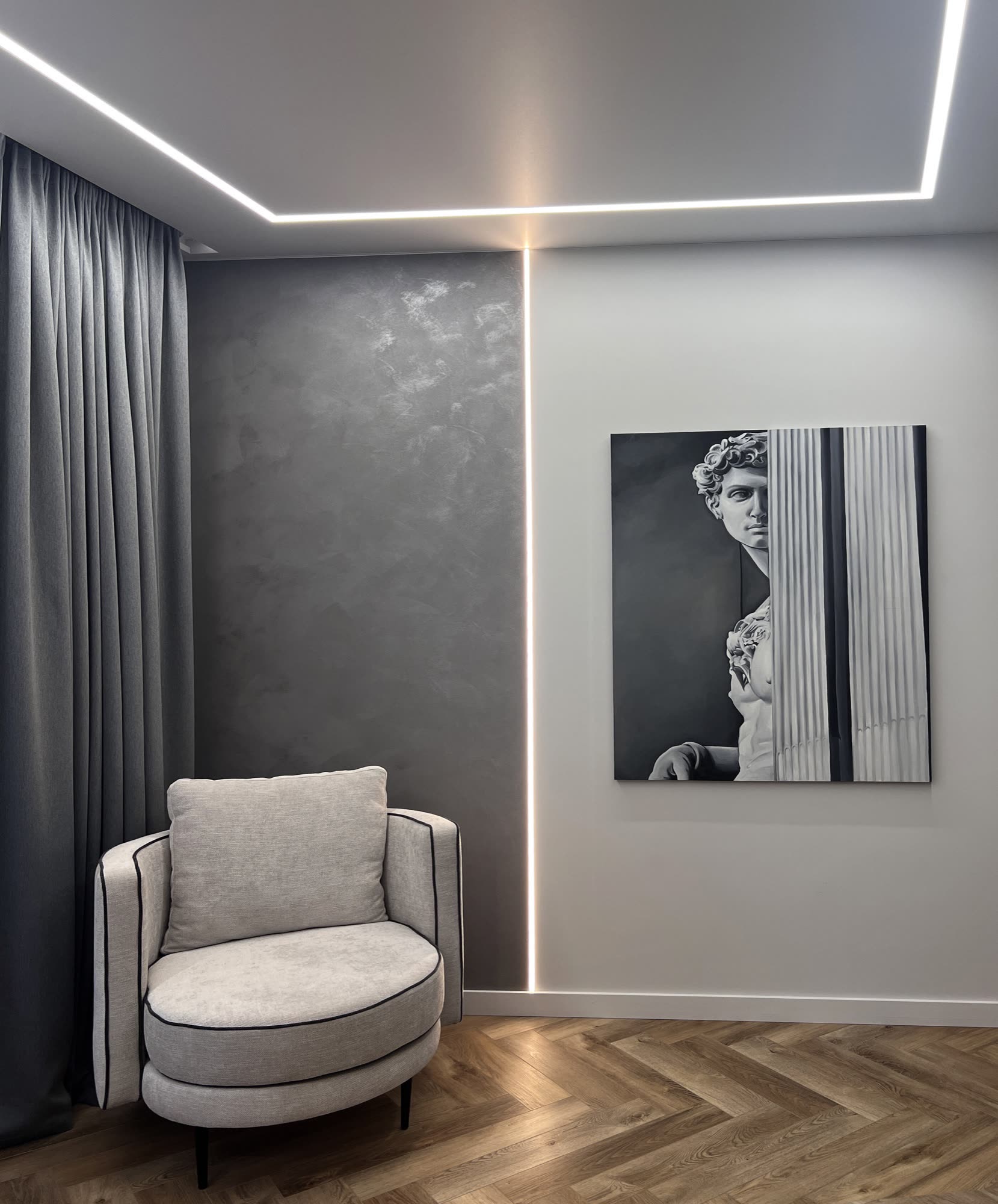 Студия DHOME — кабинет в серой палитре